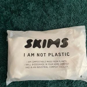 Skims T-shirt sz Lrg